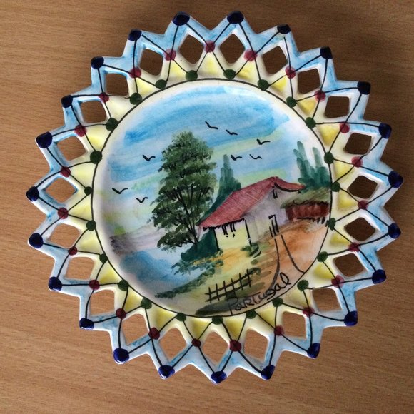 Beautiful hand painted made in Portugal wall plate 7.25" - Picture 1 of 3